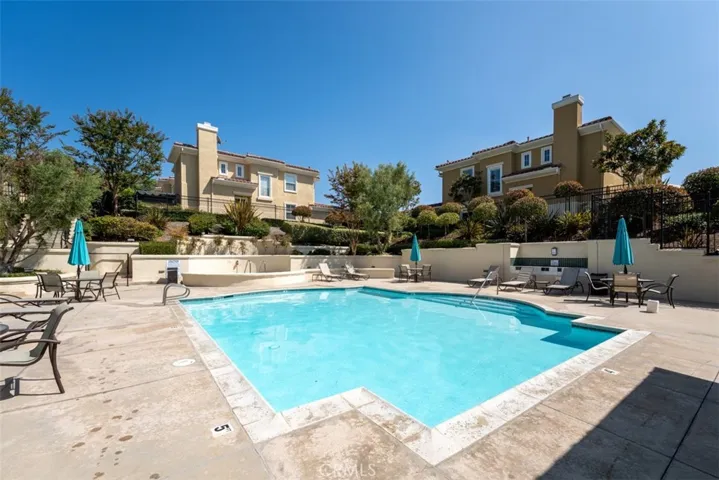202 Via Vicini, Rancho Santa Margarita, California 92688