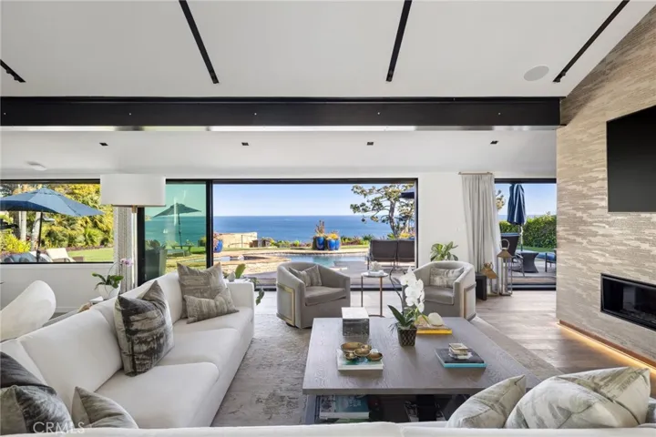 Walk-in Ocean View