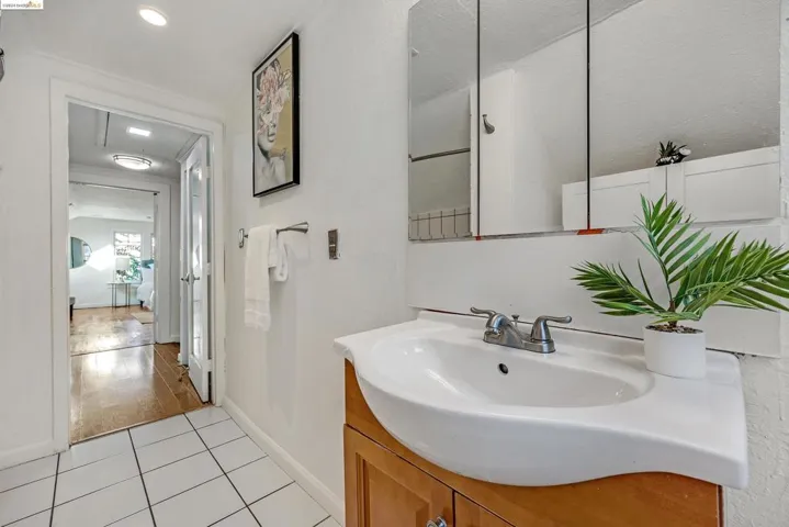 2667 Havenscourt Blvd, Oakland, California 94605