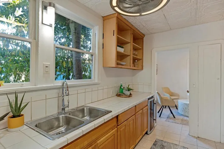 2667 Havenscourt Blvd, Oakland, California 94605