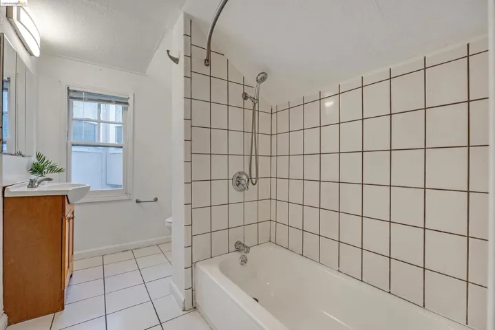 2667 Havenscourt Blvd, Oakland, California 94605