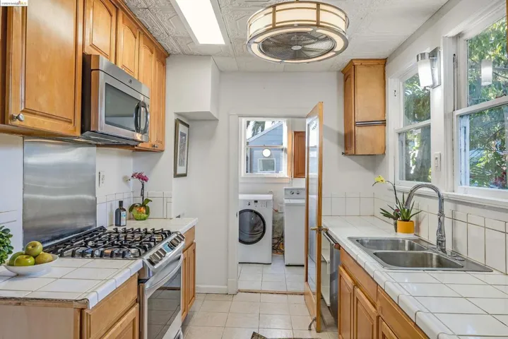 2667 Havenscourt Blvd, Oakland, California 94605