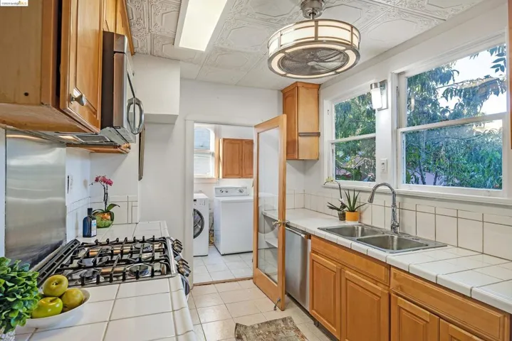 2667 Havenscourt Blvd, Oakland, California 94605