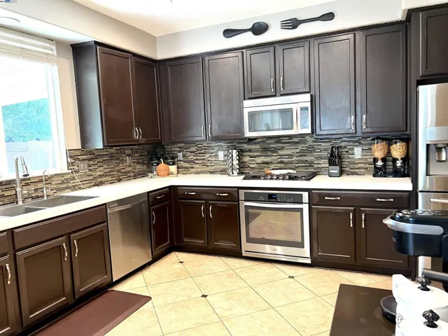 1505 Bella Terra Dr., Manteca, California 95337