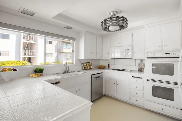 32700 Coastsite Drive 306-f, Rancho Palos Verdes, California 90275