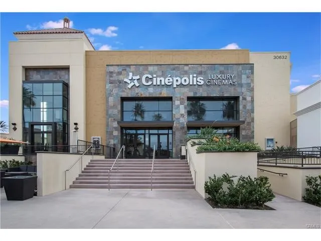 Close to Cinépolis Movie Theater