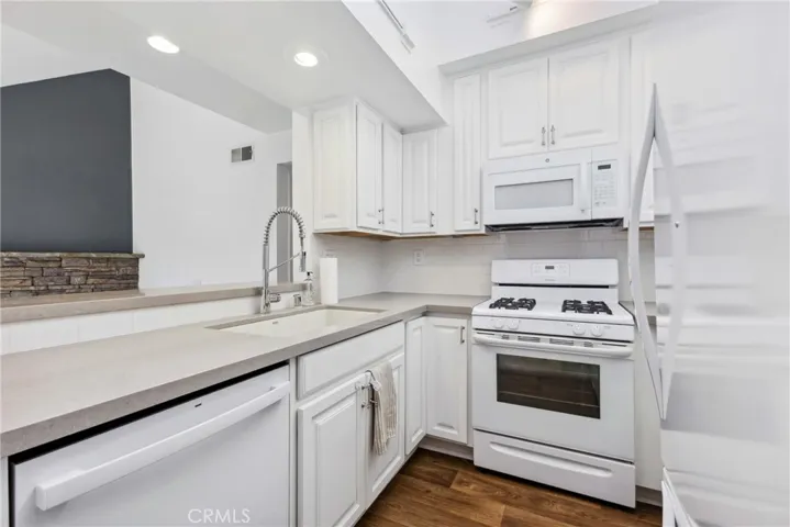 24111 Del Monte Drive 2, Valencia, California 91355