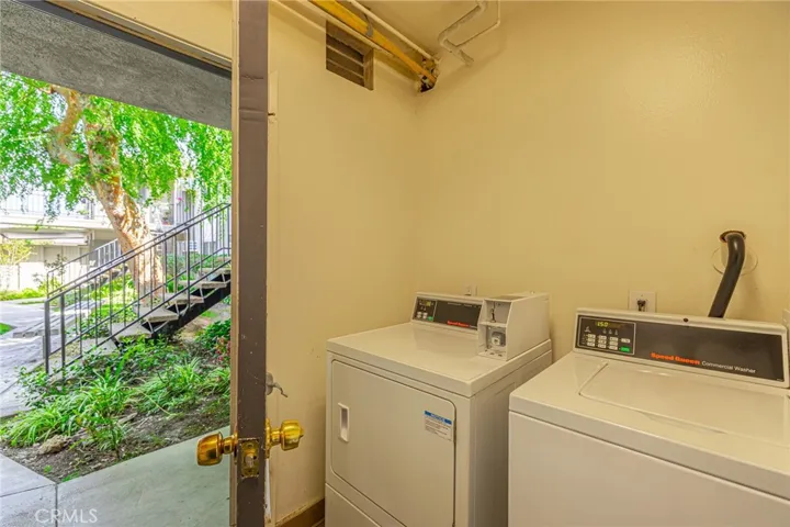 6040 Nevada Avenue 1, Woodland Hills, California 91367