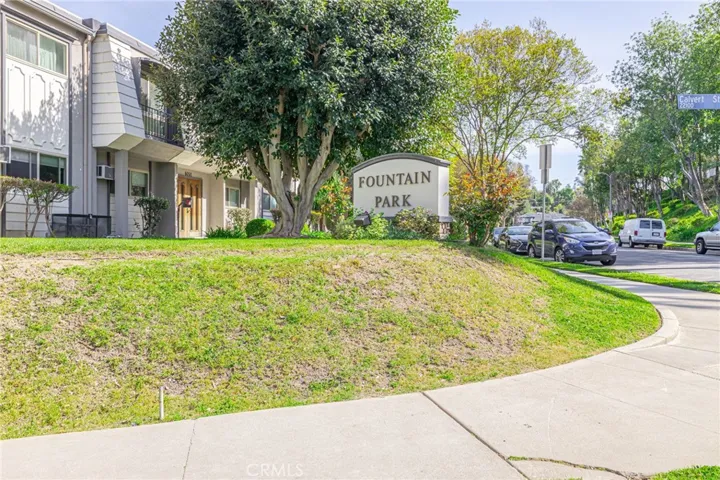 6040 Nevada Avenue 1, Woodland Hills, California 91367