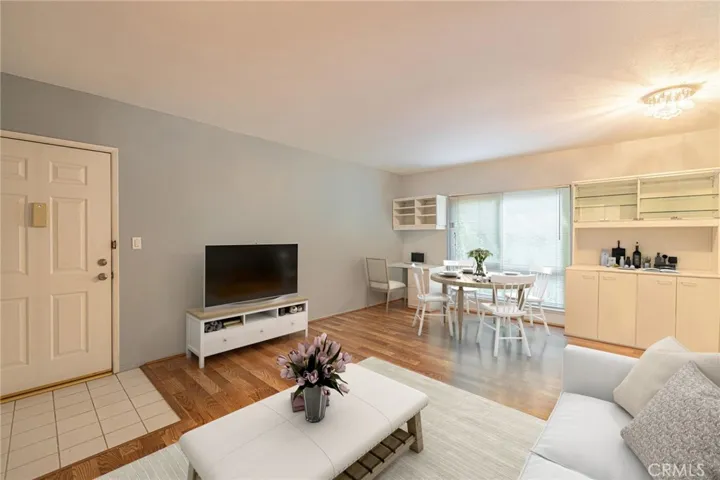 6040 Nevada Avenue 1, Woodland Hills, California 91367