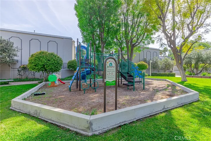 6040 Nevada Avenue 1, Woodland Hills, California 91367