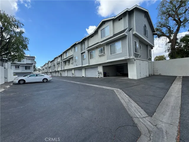 7430 Corbin Avenue 9, Reseda, California 91335