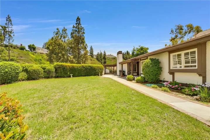 5995 E Avenida La Vida, Anaheim Hills, California 92807