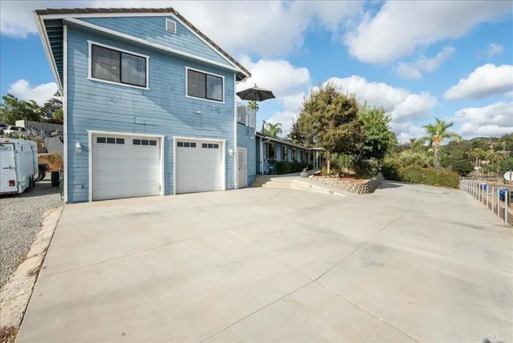 Front entrance to 2 car garage