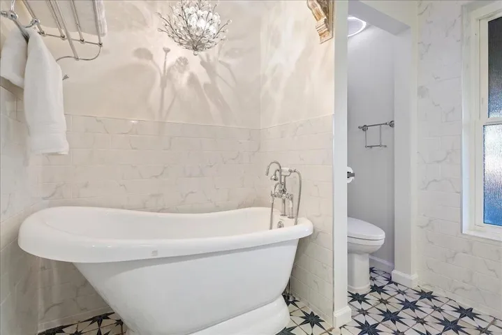 42 La Encinal, Orinda, California 94563