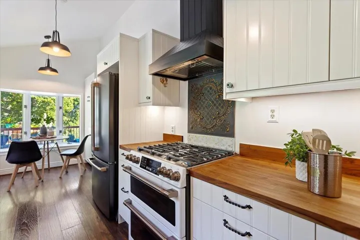 42 La Encinal, Orinda, California 94563