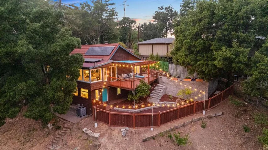 42 La Encinal, Orinda, California 94563