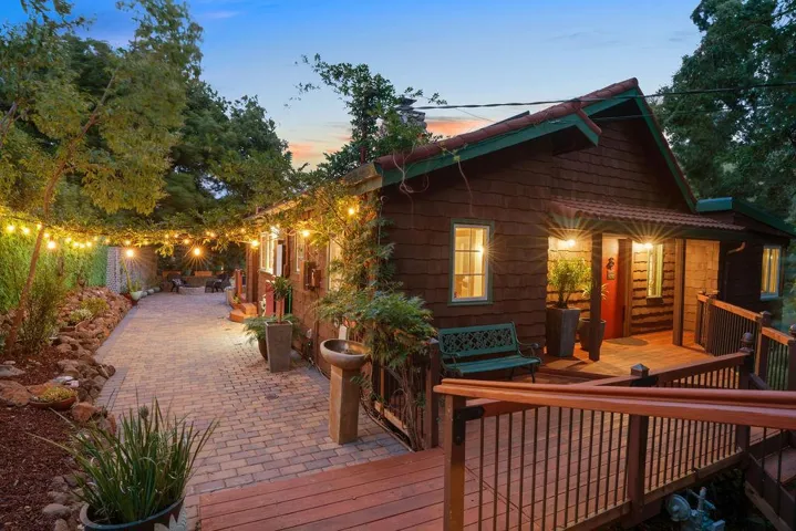 42 La Encinal, Orinda, California 94563