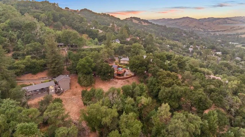 42 La Encinal, Orinda, California 94563