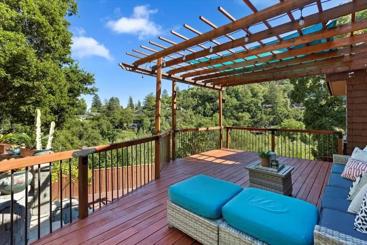 42 La Encinal, Orinda, California 94563