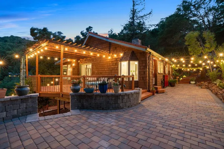 42 La Encinal, Orinda, California 94563