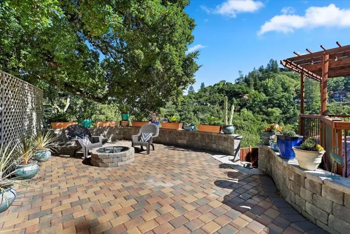 42 La Encinal, Orinda, California 94563