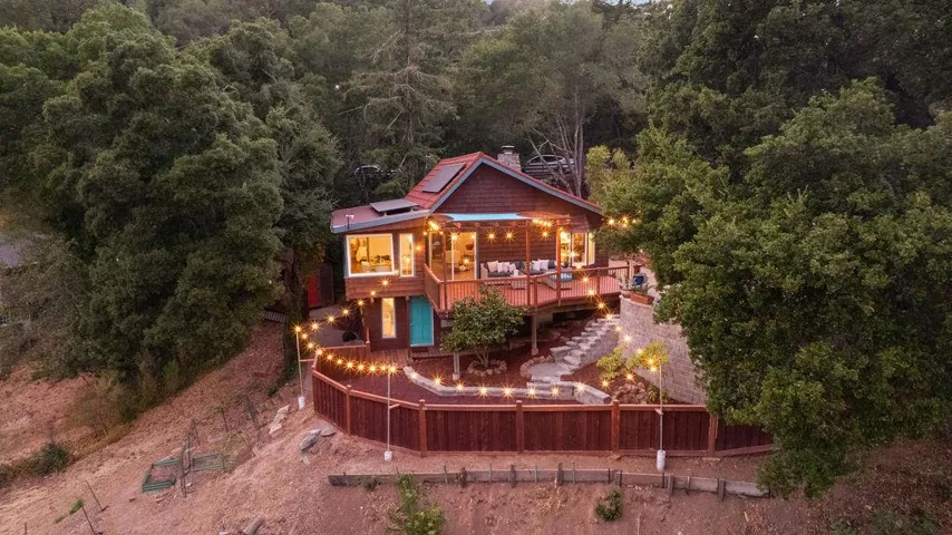 42 La Encinal, Orinda, California 94563