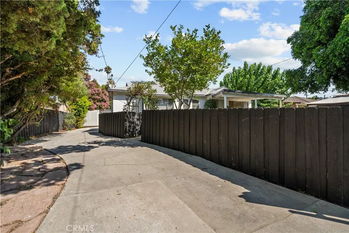 15517 Wyandotte St, Van Nuys, California 91406