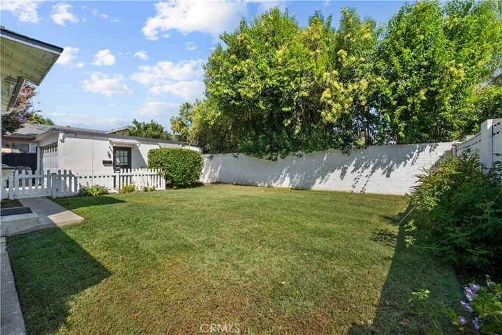 15517 Wyandotte St, Van Nuys, California 91406