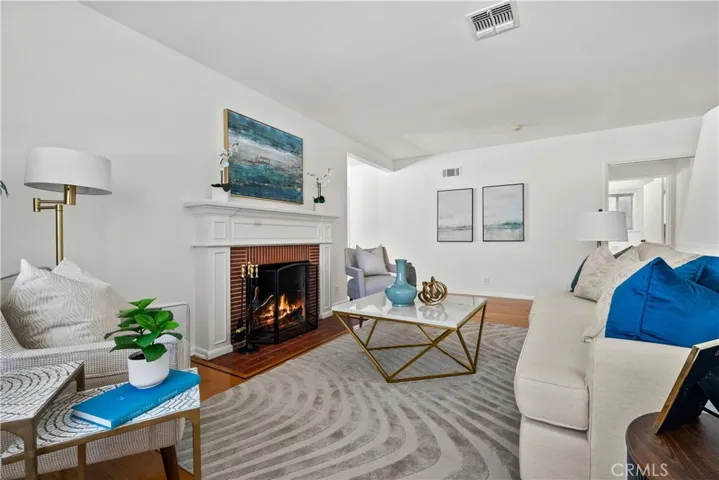 15517 Wyandotte St, Van Nuys, California 91406