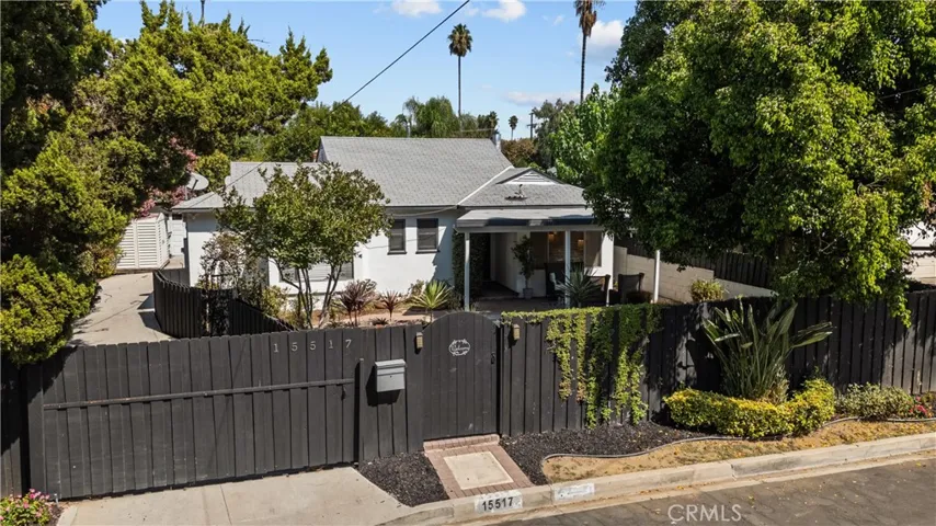 15517 Wyandotte St, Van Nuys, California 91406