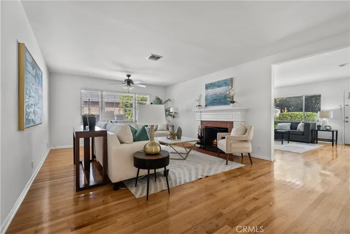 15517 Wyandotte St, Van Nuys, California 91406