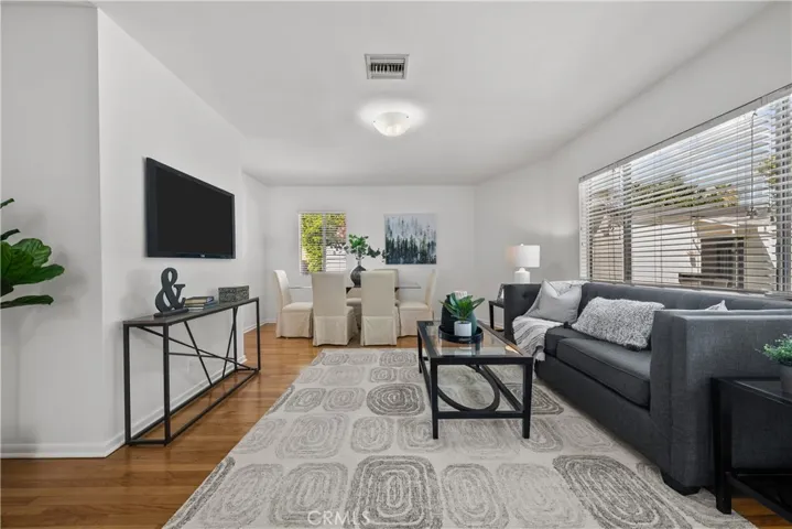 15517 Wyandotte St, Van Nuys, California 91406