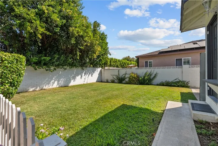 15517 Wyandotte St, Van Nuys, California 91406