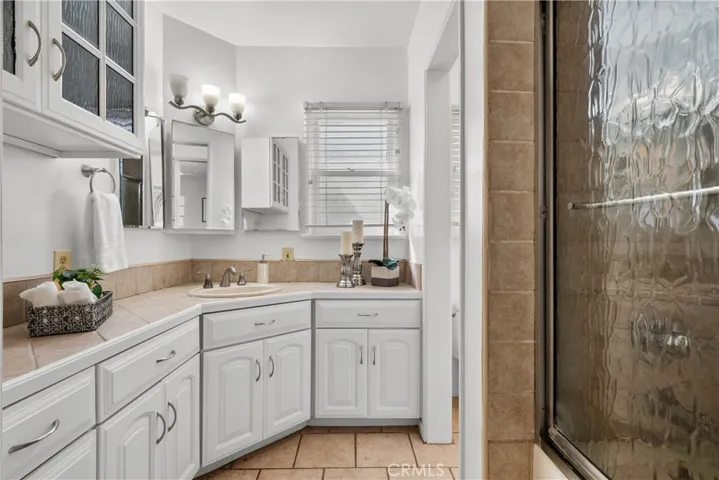 15517 Wyandotte St, Van Nuys, California 91406