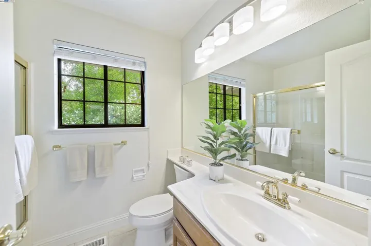 Upstairs hall bath