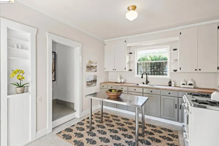 2944 Minna Ave, Oakland, California 94619