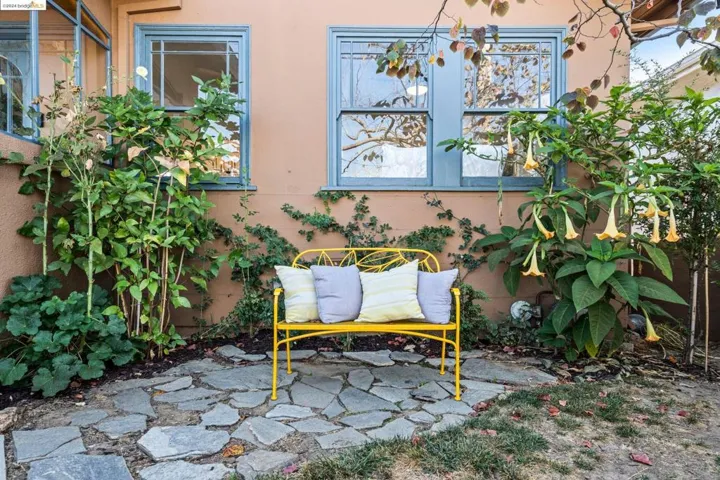 2944 Minna Ave, Oakland, California 94619