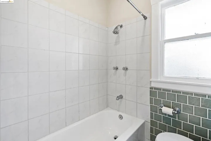 2944 Minna Ave, Oakland, California 94619