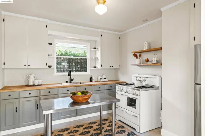 2944 Minna Ave, Oakland, California 94619