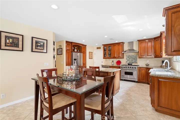 Bright Open Kitchen & Eating Area