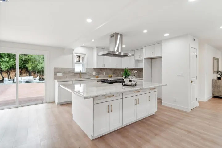 1182 Briarwood Way, Walnut Creek, California 94597