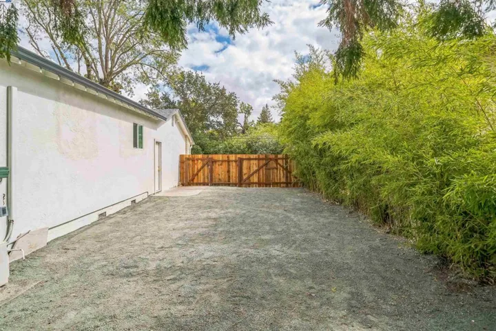 1182 Briarwood Way, Walnut Creek, California 94597