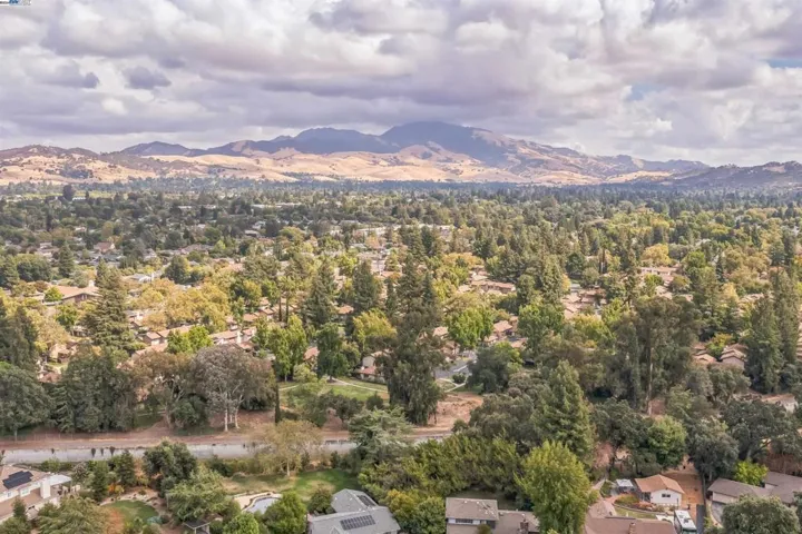 1182 Briarwood Way, Walnut Creek, California 94597