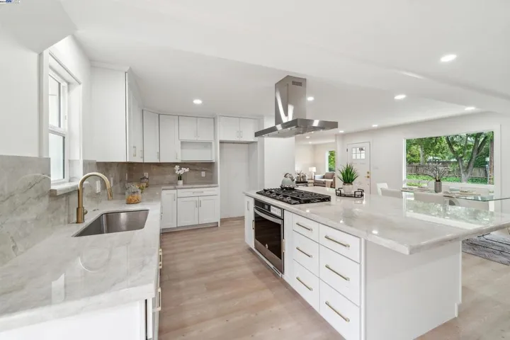 1182 Briarwood Way, Walnut Creek, California 94597