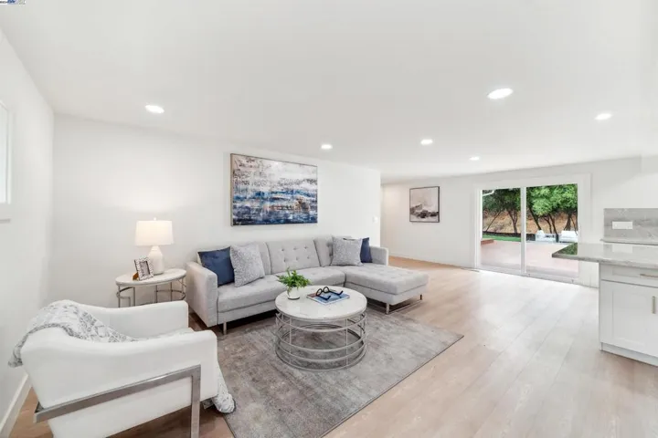 1182 Briarwood Way, Walnut Creek, California 94597