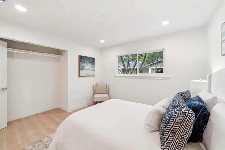 1182 Briarwood Way, Walnut Creek, California 94597
