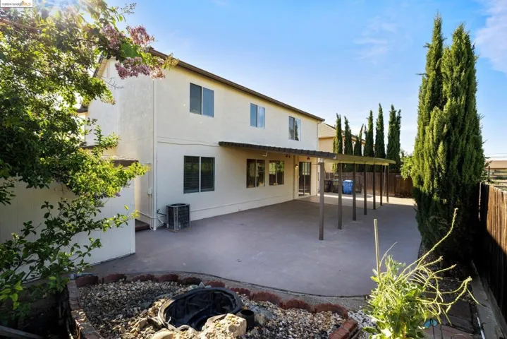 2070 Pasado Ave, Manteca, California 94577-1255
