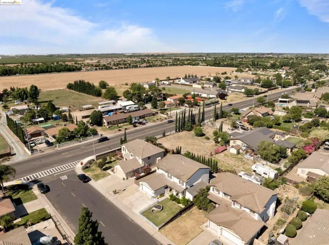 2070 Pasado Ave, Manteca, California 94577-1255