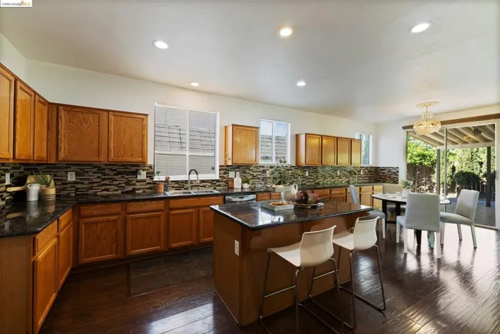 2070 Pasado Ave, Manteca, California 94577-1255